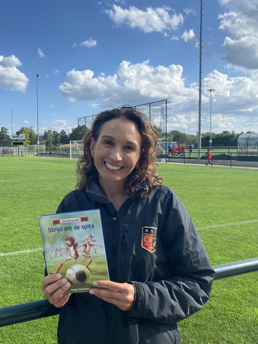 Aisha Dutrieux op het veld van ASC met Strijd om de spits